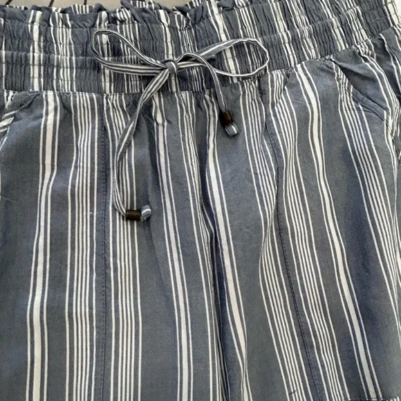 💥PRICE⬇️ 
ABERCROMBIE & FITCH • Blue & White Stripe Wide leg Pants • sz Small - Picture 6 of 11